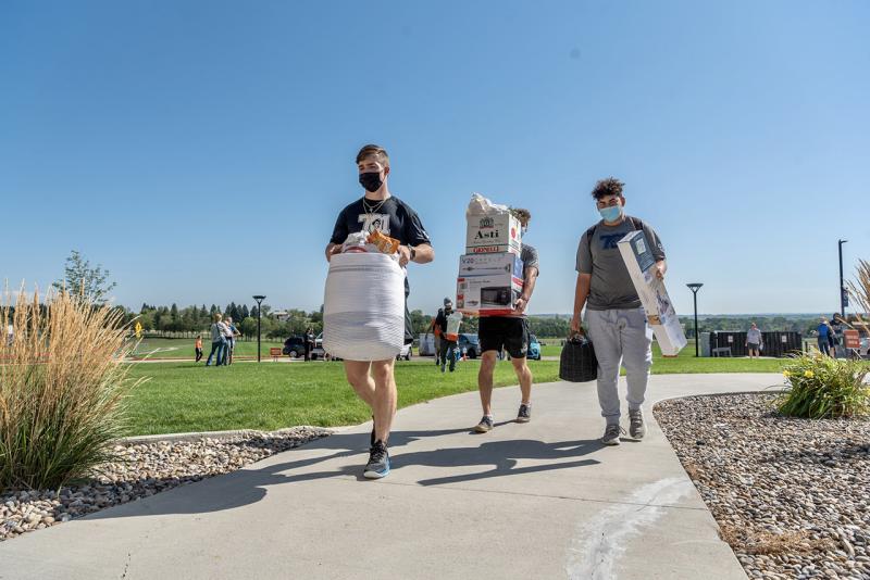 Scholar Athletes help new students move their stuff into the residents halls.